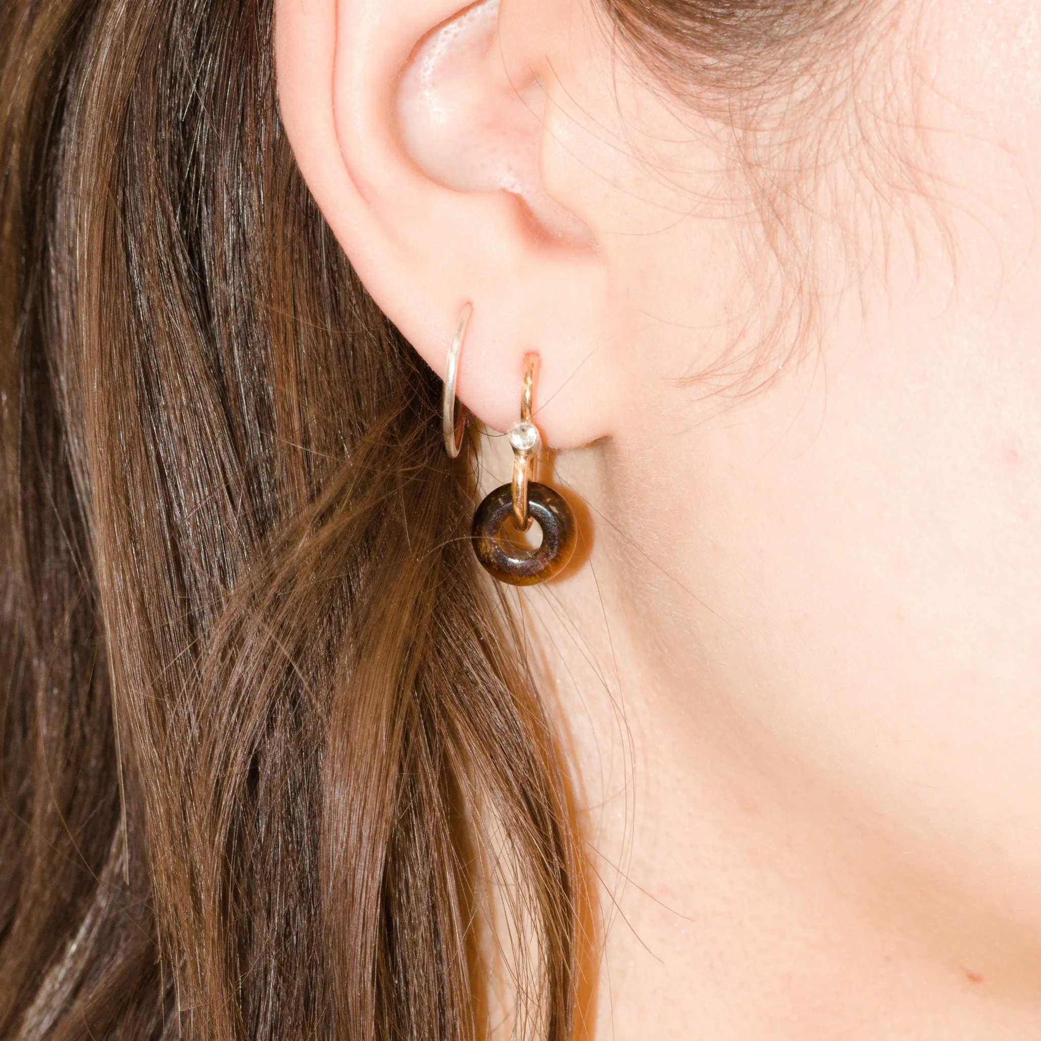 Mini Poise Tiger's Eye 9kt Gold Earring