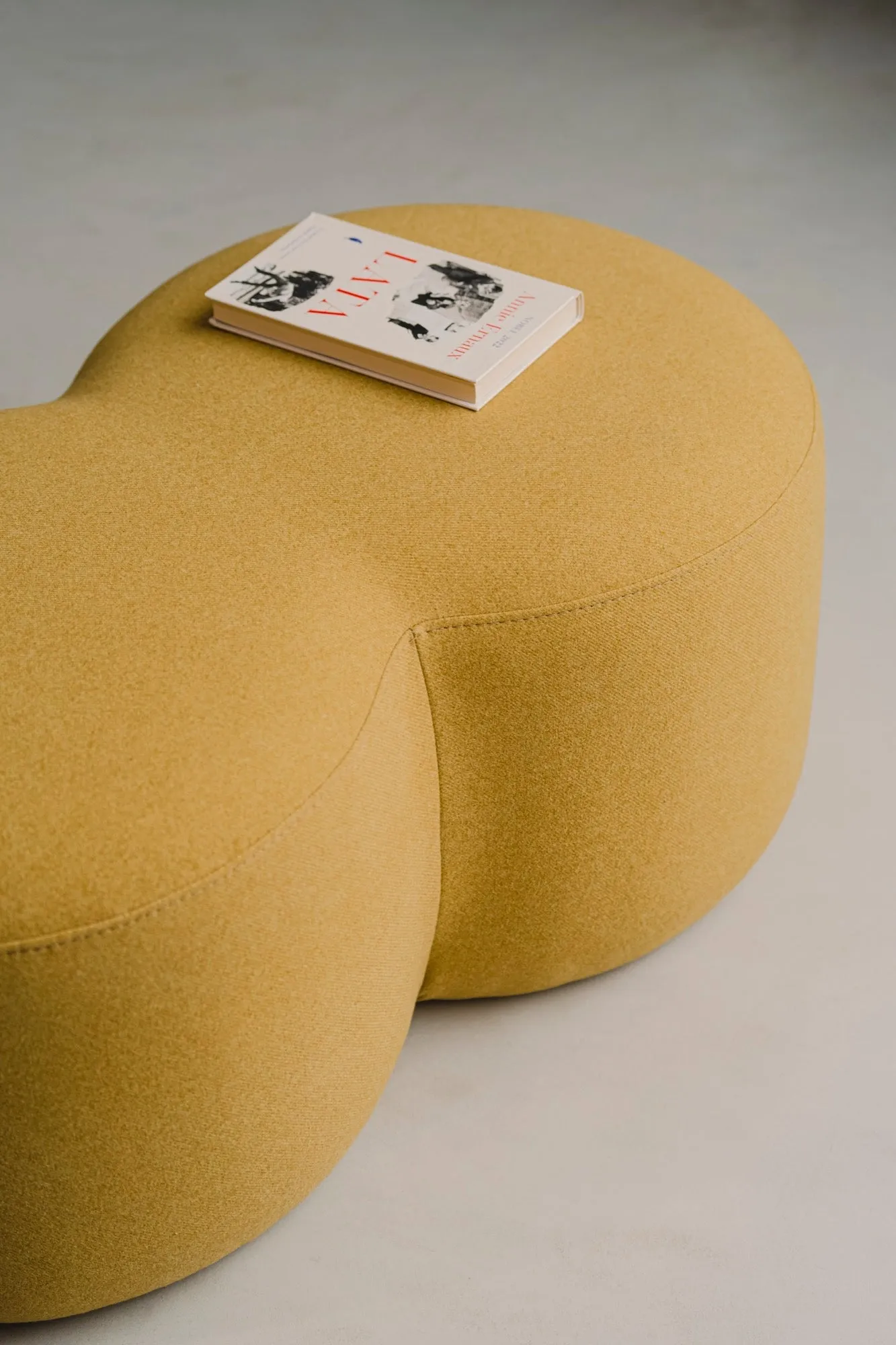 Umbo Pouf